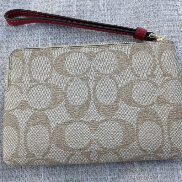 COACH Lunar New Year Rabbit Wristlet Signature Carriage w/Rabbit CF372 NWT - Picture 2 of 11